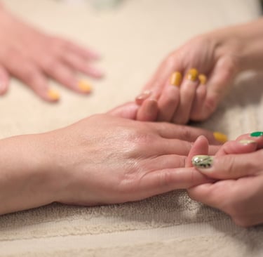 Soin des mains incluant un massage apaisant près de Béziers