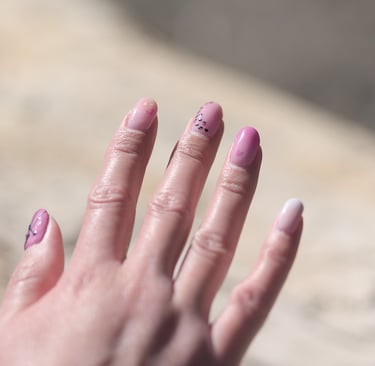 Vernis semi-permanent sur renfort Fiber Base pour une tenue optimale proche de Vendres