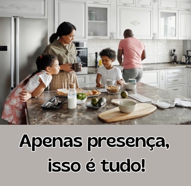 família preparando alimento juntos