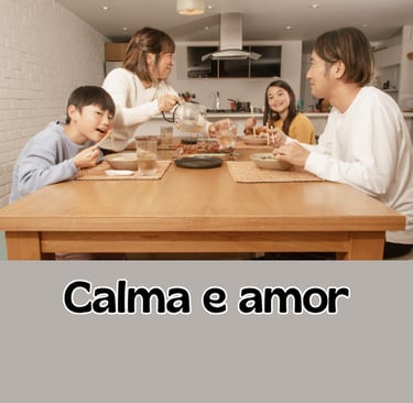 família comendo juntos e felizes