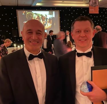 simon hewitt with jim al-khalili at the  institute of physics award ceremony 2019