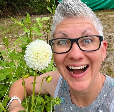 Steph Hargrove with white dahlia