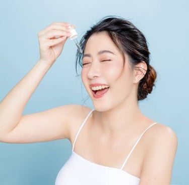 Cô gái dùng toner cho da dầu mụn