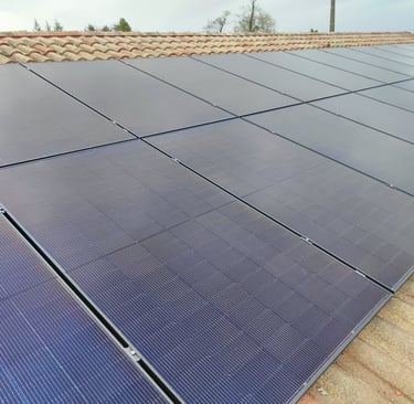 Adaptation de la pose de panneaux solaires photovoltaïques en fonction de la configuration toiture