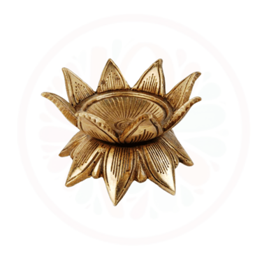 #BrassDeepak #DiyaDecoration #BrassDiya #TraditionalLighting #BrassLamp #DiwaliDecor #HomeDecor #Ind