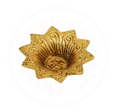#BrassDeepak #DiyaDecoration #BrassDiya #TraditionalLighting #BrassLamp #DiwaliDecor #HomeDecor #Ind