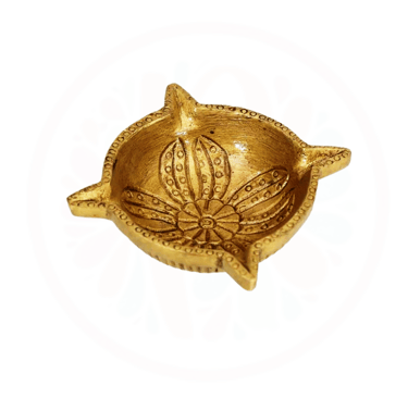 #BrassDeepak #DiyaDecoration #BrassDiya #TraditionalLighting #BrassLamp #DiwaliDecor #HomeDecor #Ind