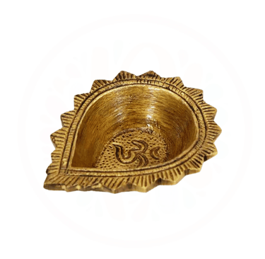 #BrassDeepak #DiyaDecoration #BrassDiya #TraditionalLighting #BrassLamp #DiwaliDecor #HomeDecor #Ind