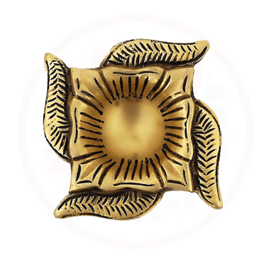 #BrassDeepak #DiyaDecoration #BrassDiya #TraditionalLighting #BrassLamp #DiwaliDecor #HomeDecor #Ind