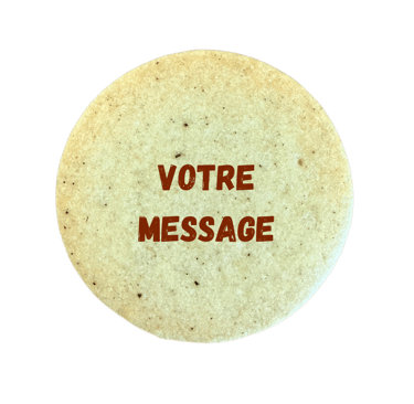 un biscuit avec un message personnalisé imprimé dessus