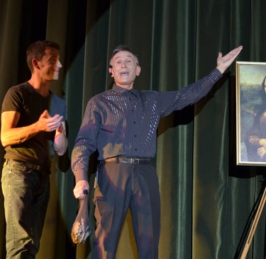 un-spectateur-participe-a-une-experience-sur-un-celebre-tableau
