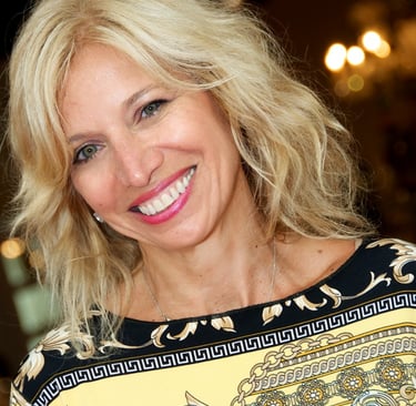 Award winning author and poet, Lisa G. Samia