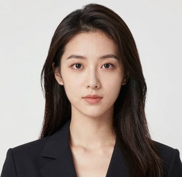 woman wearing black crew-neck shirt