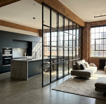 Cerramiento loft de cristal separando cocina y salón, Murcia