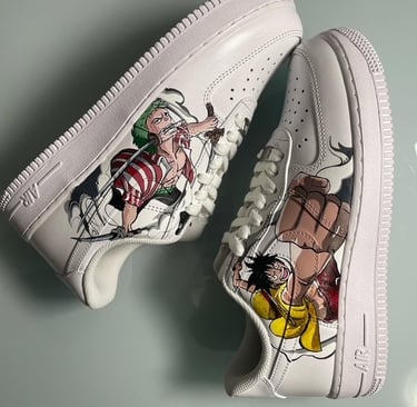 Scarpe Airforce 1 Nike bianche con disegno dell'anime One Piece  vista dall'alto