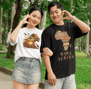 Camiseta oversized em puro algodão, confortável e estilosa, com estampa colorida e mensagem marcante