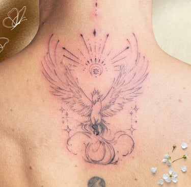 Tatouage phoenix abstrait et fin Inkorporée Vendée