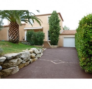 Parking en beton drainant