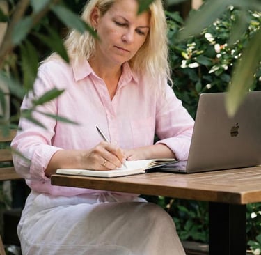 Geri Val - an Emotional & Mindset Mentor and transformational life coach for rapid mindful reset