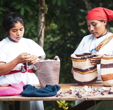 Venta de mochilas indigena en la sierra nevada de santa marta