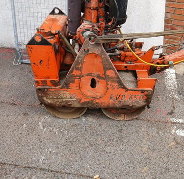 Maquinaria profesional para compactación de caminos naturales y suelos estabilizados