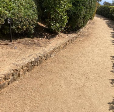 Pavimento natural drenante para jardín y acceso exterior de vivienda en Girona
