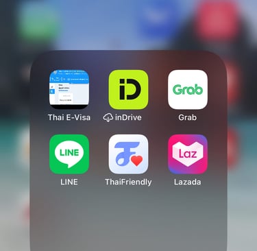 Ordner für mobile Apps mit dem Titel, Thailand“, der Thai E-Visa, inDrive, Grab, LINE, ThaiFriendly