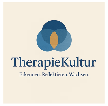 Logo von TherapieKultur mit blauen, überlappenden Kreisen als Symbol für Therapie, Wachstum und syst