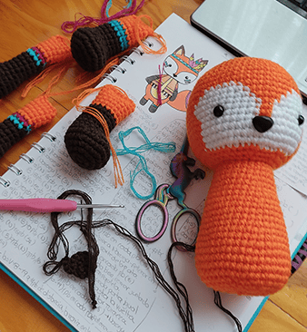 amigurumi de zorro en proceso