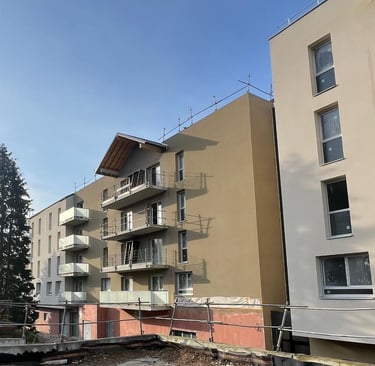 a building with a lot of windows and a lot of windows