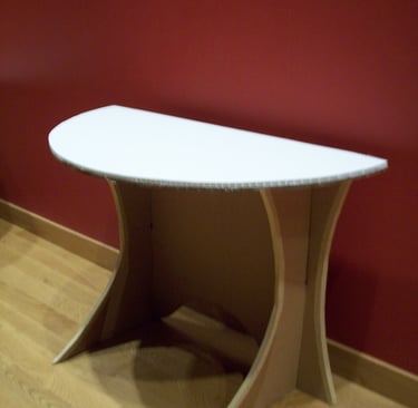 Table d'appoint demi-lune en carton 