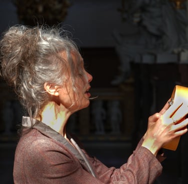 Sija Hanne skov singing with Kalimba