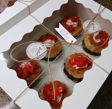 MINIS CHOCOFLAN CON FRESAS Y CREMA