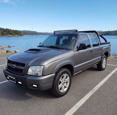 Camioneta Chevrolet S10 para remolques y auxilios vehiculares. 