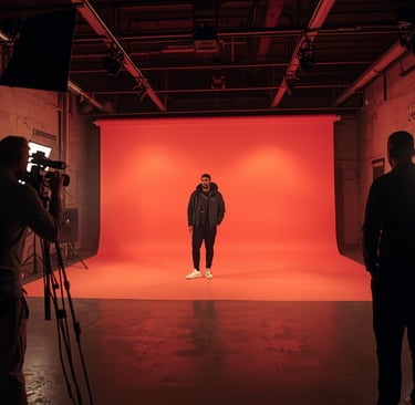 gravação de videoclipe em estúdio audiovisual no Porto com artista e equipa de filmagem