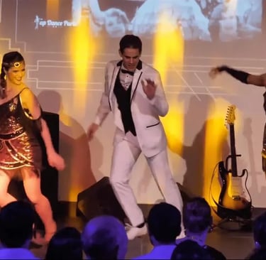 Danseurs de claquettes de Tap Dance Paris en costume Charleston années 20 lors d'un événement privé