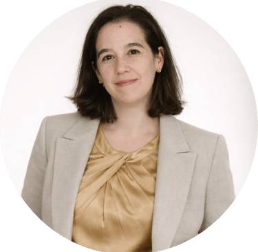 Retrato profesional de Ana Carlota Valle, especialista en consultoría de patrimonio cultural.