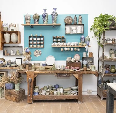 immagine del laboratorio con le sue opere