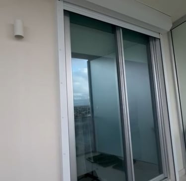 cortinas anticiclonicas aluminio con poliuretano sistema manual 
