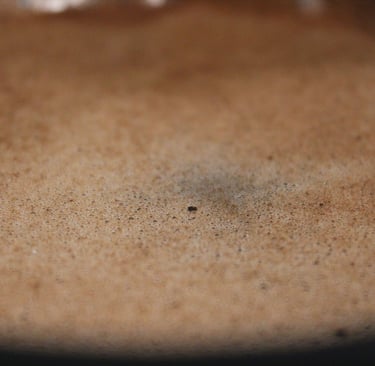 Freshly brewed coffee close-up with bubbles and crema illustrating coffee brewing methods