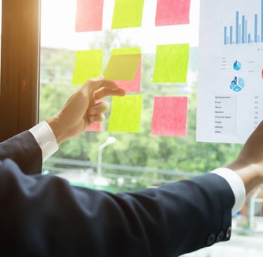 Análisis y estructuración de soluciones legales y fiscales corporativas a la medida