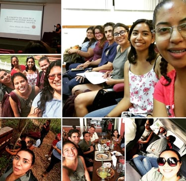 Excursión universitaria con un grupo de estudiantes felices