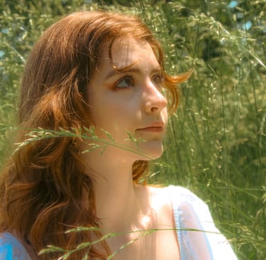 dreamy 2026 high school senior portrait during golden hour at crockett park, midland va