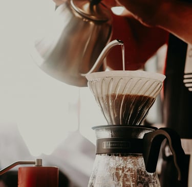 Thưởng thức cà phê Rovie
