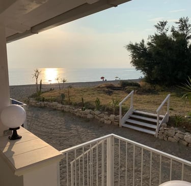 Appartamento sul mare a Longobardi Marina con terrazzo e vista sulla spiaggia libera
