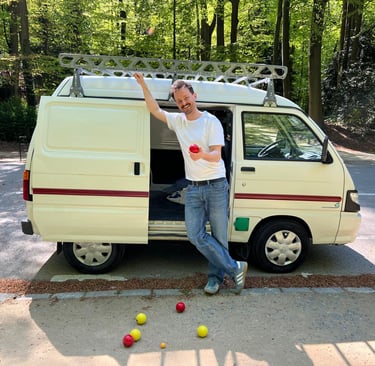 Thomas et son bar ambulant consacré à la pétanque