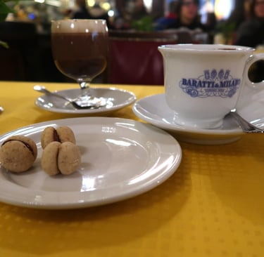 Il Bicerin, la cioccolata in tazza e i baci di dama, tre icone di Torino