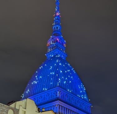 La Mole Antonelliana illuminata durante le festività Natalize