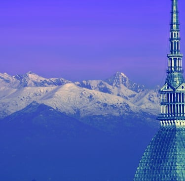 La Mole Antonelliana con le Alpi sullo sfondo
