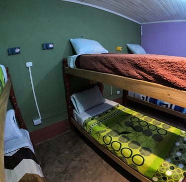 habitación en humahuca con wifi y desayuno, agua caliente 24 horas